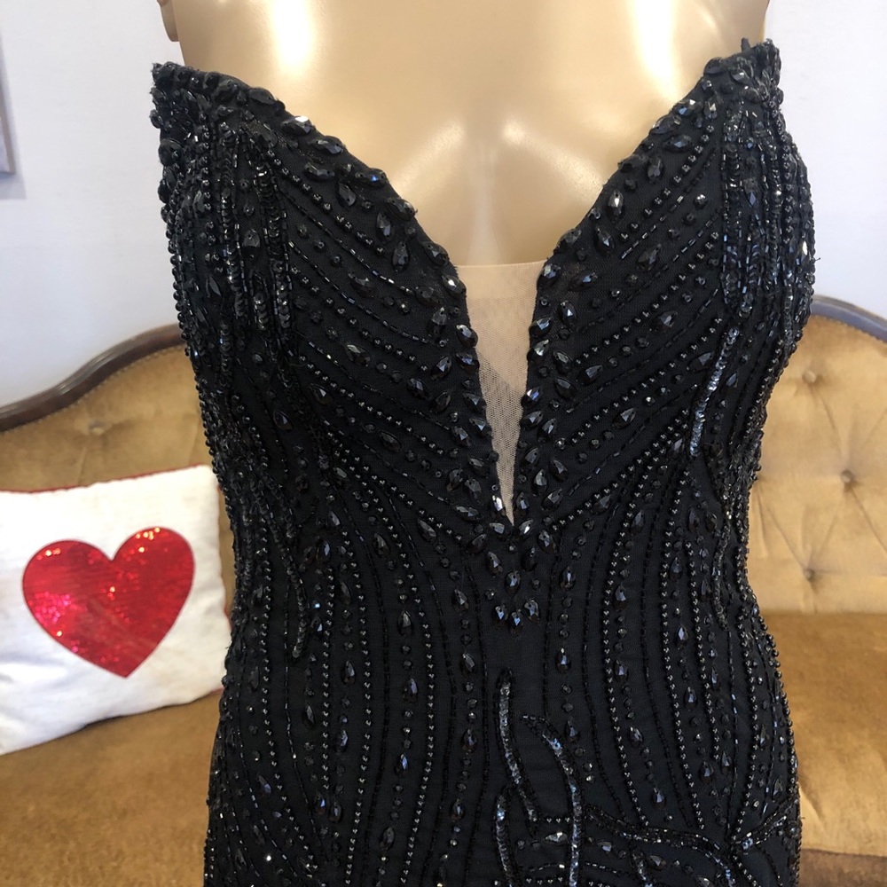 Elegant Black Beaded Dress - Picture 7 of 9